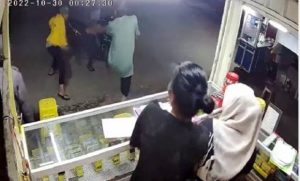Viral di Medsos, Dua Pemuda di Makassar Teror Warga Pakai Anak Panah