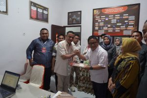 Syarif Mbuinga Serahkan Dukungan Minimal Bakal Calon Anggota DPD RI ke KPU