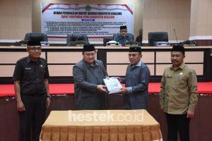 Penjabup Hendriwan Serahkan Dokumen Ranperda SPBE ke DPRD Boalemo