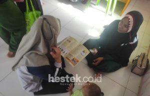 Petugas Kesehatan PKM Sari Tani Edukasi pentingnya Pemberian ASI Eksklusif