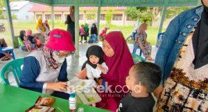 Petugas Puskesmas Sari Tani Kembali Berikan Konseling 2T untuk Ibu Balita