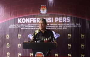 Maju di DPD RI, Syarif Mbuinga Resmi Mendaftar ke KPU