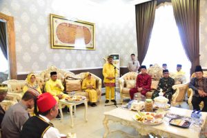 Marten Taha Sambut Kunjungan Penjabat Gubernur Gorontalo Dengan Adat Mopotilolo