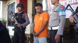 Tangan Diborgol, Ini Tampang Lesu Oknum Sopir Palak Turis di Bali