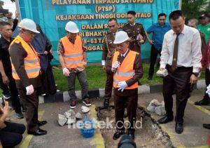 Moment HBA ke-63, Kajati Gorontalo Letakkan Batu Pertama Pembangunan Gedung PTSP