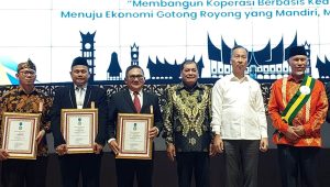 Wali Kota Gorontalo Marten Taha Dianugerahi Tokoh Penggerak Koperasi