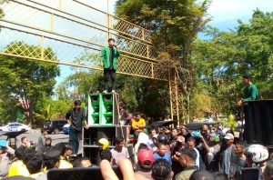 Demo Dugaan Prilaku Amoral Bupati Gorontalo Nyaris Ricuh
