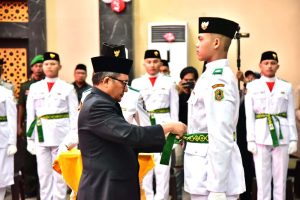 Wali Kota Marten Taha Dikukuhkan 40 Personil Paskibraka 2023