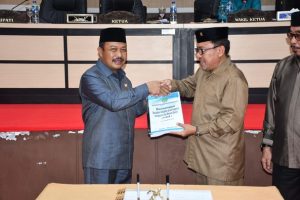 Penjabup Sherman Serahkan Rancangan Perubahan KUA-PPAS Tahun Anggaran 2023