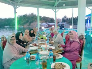 TP-PKK Boalemo Gelar Buka Puasa Bersama Pengurus