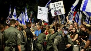 Massa Aksi Demo Kepung Rumah Netanyahu: Dia Bencana Bagi Israel