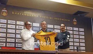 Radja Nainggolan Resmi Diperkenalkan Bhayangkara FC