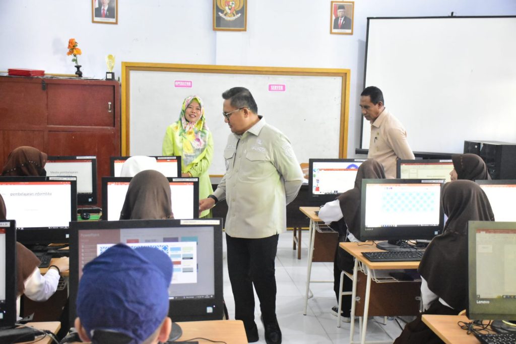 Marten Taha Sebut Pentingnya Pendidikan dan Akhlak Pelajar