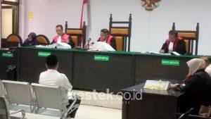 Majelis Hakim ke Hamim Pou Soal Kesaksian : Jangan Mungkin, Saudara Saksi Fakta