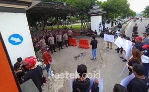 Gelar Aksi Demo di Polda Gorontalo, Wartawan Pertanyakan Proses Kasus Rum Pagau