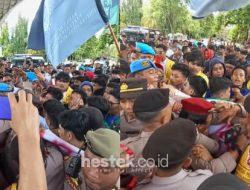 Pelantikan Aleg DPRD Kabupaten Gorontalo Diwarnai Aksi Demo Mahasiswa