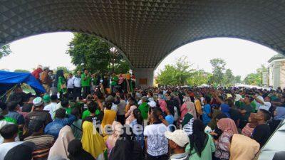 Ribuan Pendukung Paslon SYAH Kawal Pendaftaran di KPU Kabupaten Gorontalo