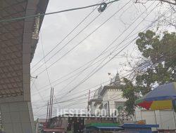 Kabel Semerawut Dibawah Menara Pakaya Limboto, Rusak Estetika dan Keindahan Kota