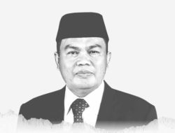 Prof. Rustam Akili Tutup Usia