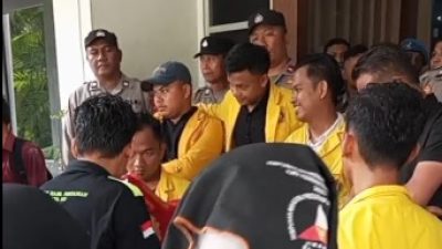 Tuntut Perbaikan Jembatan Pulubala, Mahasiswa Gelar Aksi Demonstrasi di Kantor Bupati Gorontalo