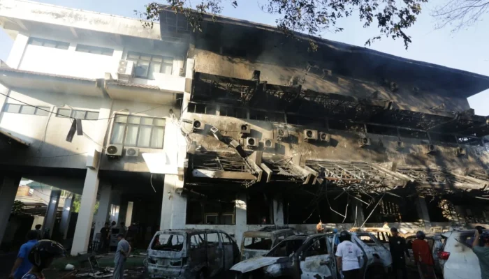 Demo Ricuh di Makassar, Gedung DPRD Dibakar dan 4 Orang Tewas