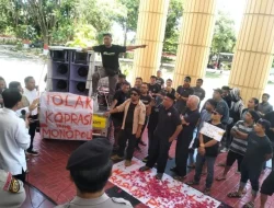 Driver Maxim Demo di Kantor Gubernur Gorontalo, Soroti Biaya Koperasi dan Stiker Branding
