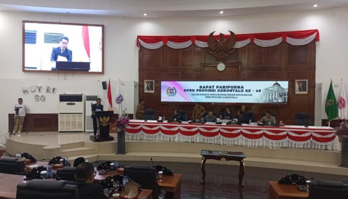 Deprov Gorontalo Ketok Palu Pemberhentian Wahyudin Moridu dalam Paripurna ke-49