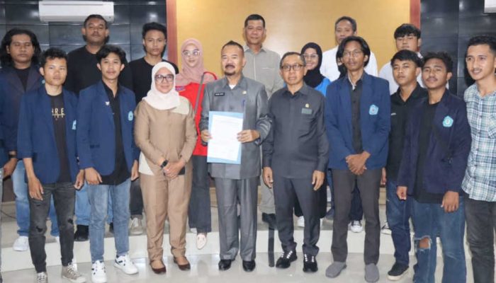 Terima Massa Aksi Aliansi BEM, Deprov Gorontalo Janji Proses Kasus Wahyudin Moridu