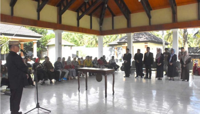 Bupati Ismet Mile Lantik Pejabat Administrator dan Pengawas, Utamakan Profesionalitas
