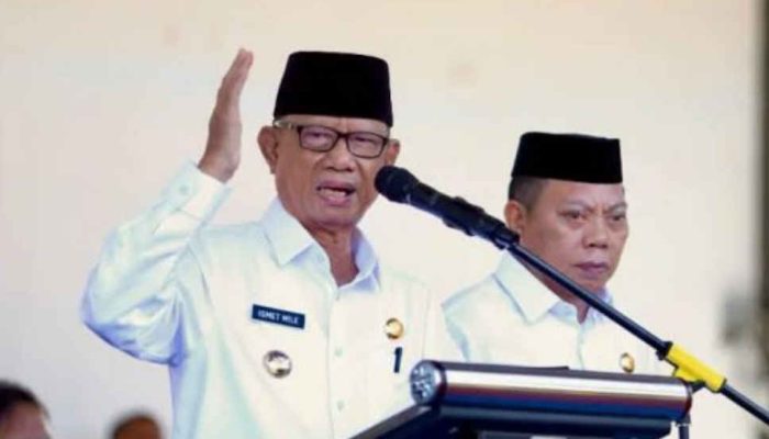 Cegah Konflik Kepentingan, Bupati Ismet Mile Nonaktifkan Tim Kerjanya