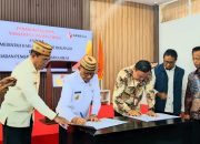 Ismet Mile Teken NPHD Kantor Permanen Untuk Bawaslu Bone Bolango