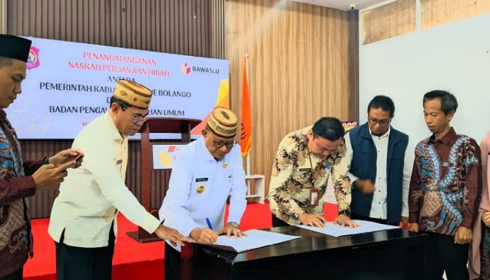 Ismet Mile Teken NPHD Kantor Permanen Untuk Bawaslu Bone Bolango