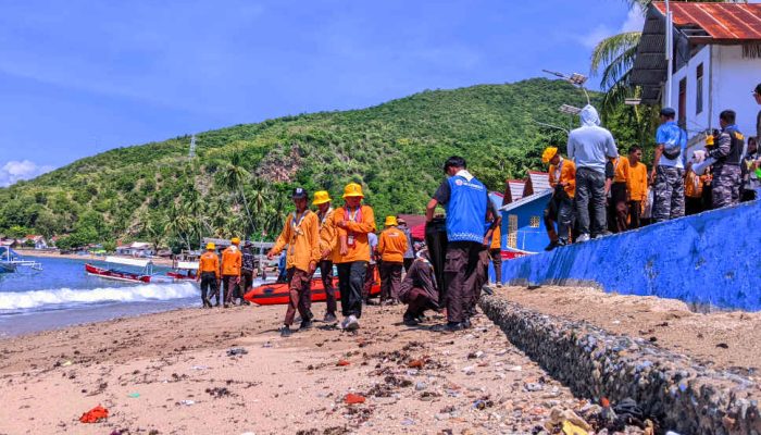 Kontingen Saka Bahari PSN 2025 Aksi Peduli Lingkungan di Pantai Botubarani