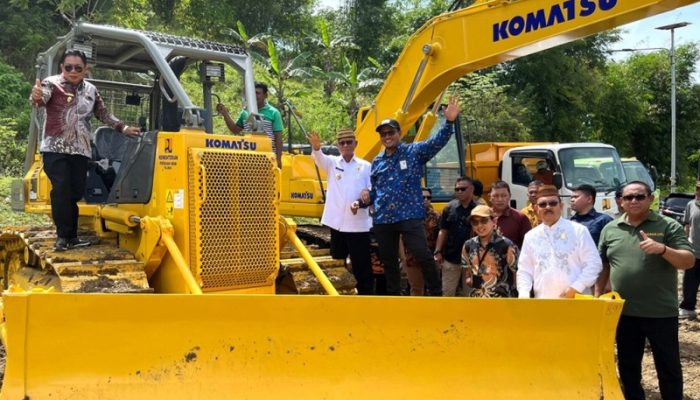 Pemkab Bone Bolango Terima Bantuan Alat Berat Miliaran Rupiah untuk Pengelolaan TPA Lonuo