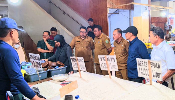 Pantau Pasar Sentral, Lola Junus Pastikan Harga Pangan Terkendali Jelang Nataru