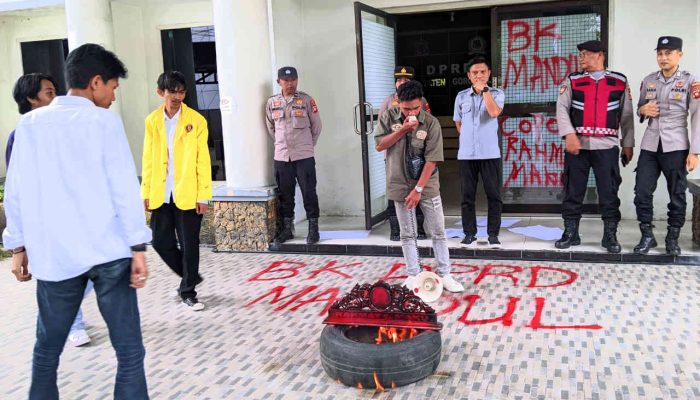 Dugaan Kasus Amoral RM Belum Jelas, Mahasiswa Geruduk DPRD Gorontalo Lagi