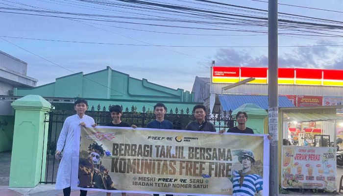 Tak Hanya Main Game, Komunitas Free Fire Gorontalo Berbagi Takjil di Bulan Ramadan