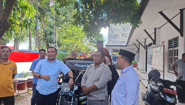 Reses di Kayu Bulan, Ghalib Lahidjun Cek Bantuan Viar Pengangkut Sampah dari KLH