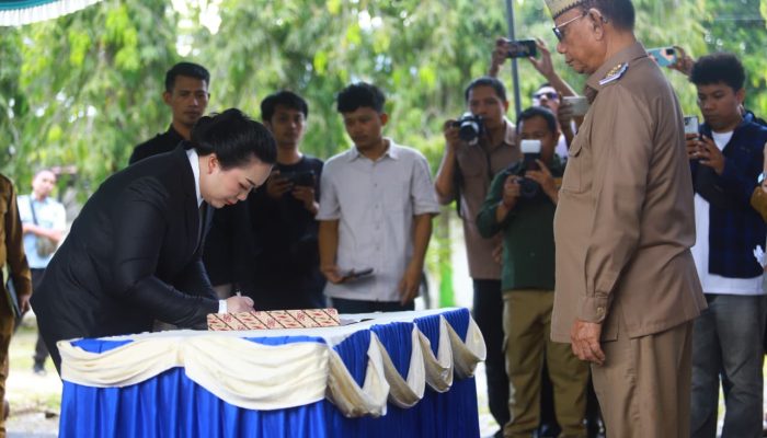 Lantik Direktur PDAM Tirta Bolango, Ismet Mile Tegaskan PDAM Bukan Lembaga Sosial