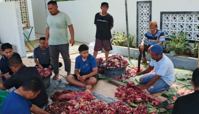 Dari Masjid untuk Masyarakat, Keluarga Andi Ilham Hadirkan Berkah Iduladha