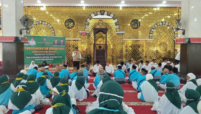 Diselimuti Suasana Haru, Sekda Iwan Mustapa Lepas 59 Jemaah Calon Haji Bone Bolango