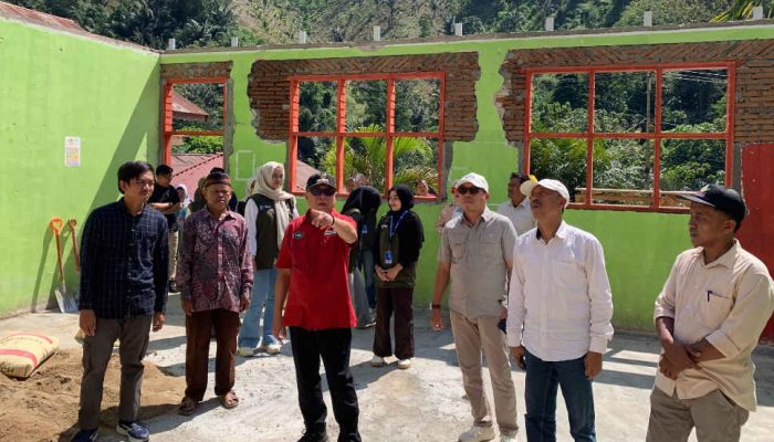Revitalisasi SDN 18 Telaga Biru, Bupati Soroti Kualitas Pembangunan