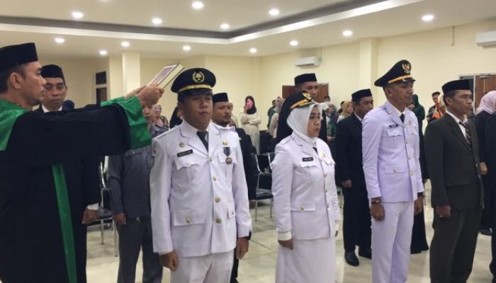 Bupati Ismet Mile Lantik 18 Pejabat, Tekankan Loyalitas dan Kinerja