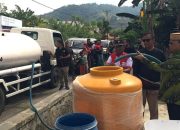 Kemarau Melanda, Pemkab Bone Bolango Distribusikan Air Bersih