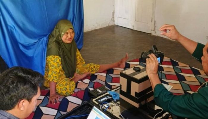 Disdukcapil Bone Bolango Jemput Bola Rekam KTP-el bagi Warga Disabilitas