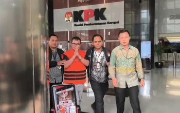 Terjerat OTT, Bupati Boltara Sirajudin Lasena Resmi Kenakan Rompi Tahanan KPK