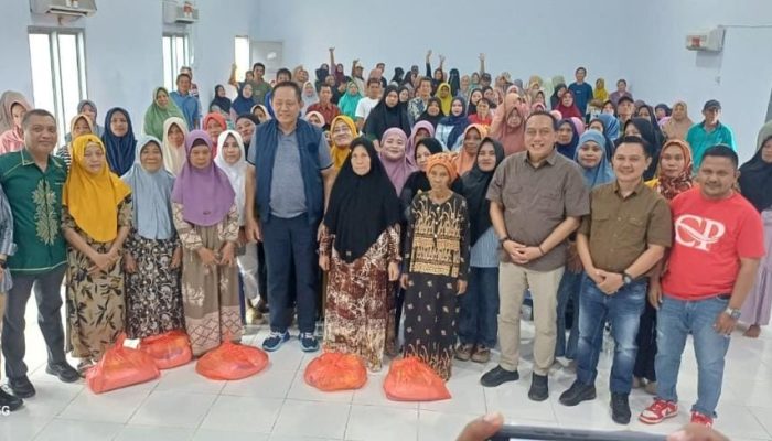 1.116 Paket Bantuan Pangan Disalurkan ke Bone Pesisir, Aspirasi Hamzah Idrus Berbuah Realisasi