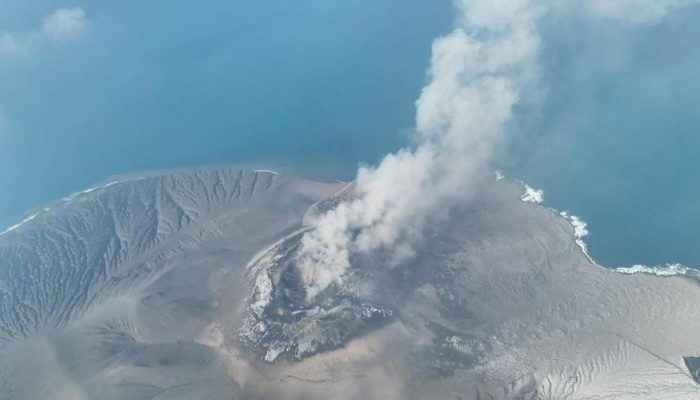 Lima Jurnalis Hilang Kontak Saat Liput Anak Krakatau