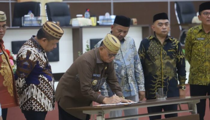 APBD Perubahan Bone Bolango Disetujui, Ismet Mile Minta Anggaran Kembali ke Masyarakat